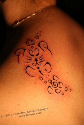 003.Tatouage-Paris-lompre-polynesien-chat-tortue-enfant 